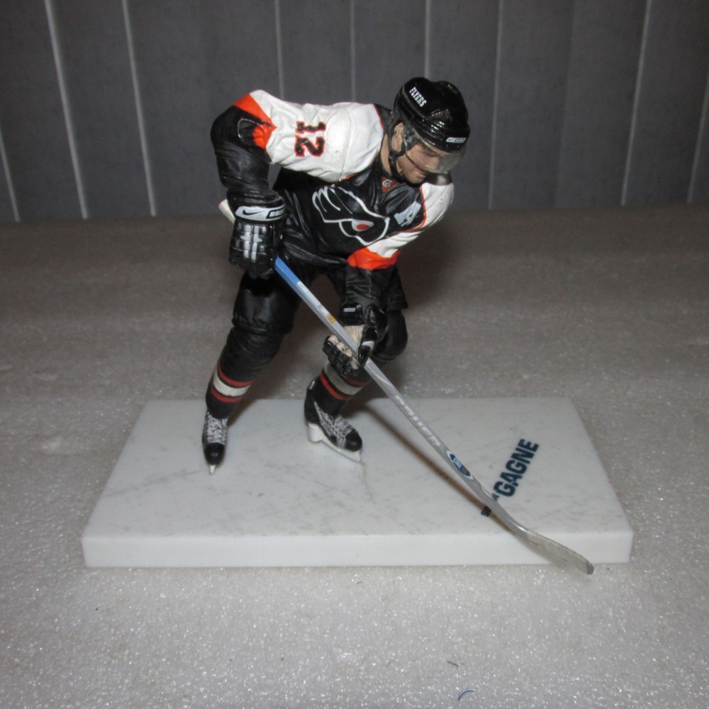 McFarlane 2007 Simon Gagne Philadelphia Flyers NHL series 16 variant (open)