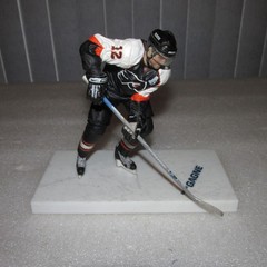 McFarlane 2007 Simon Gagne Philadelphia Flyers NHL series 16 variant (open)