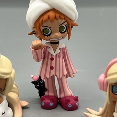 Set Of 4 Authentic Lil Peach Riot Sleepover Series & 1 Hello Kitty Figures