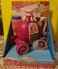 Disney Princess Royal Bubble Carriage Battery Operated Bubble Maker 8oz Bubbles