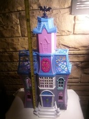 Disney Jr. Vampirina Scare B&B Doll Mansion Castle Play House Only. 27x15x11