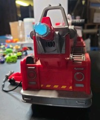 Fire Truck Paw Patrol Ultimate Rescue with Extendable Ladder Minicar & Figures