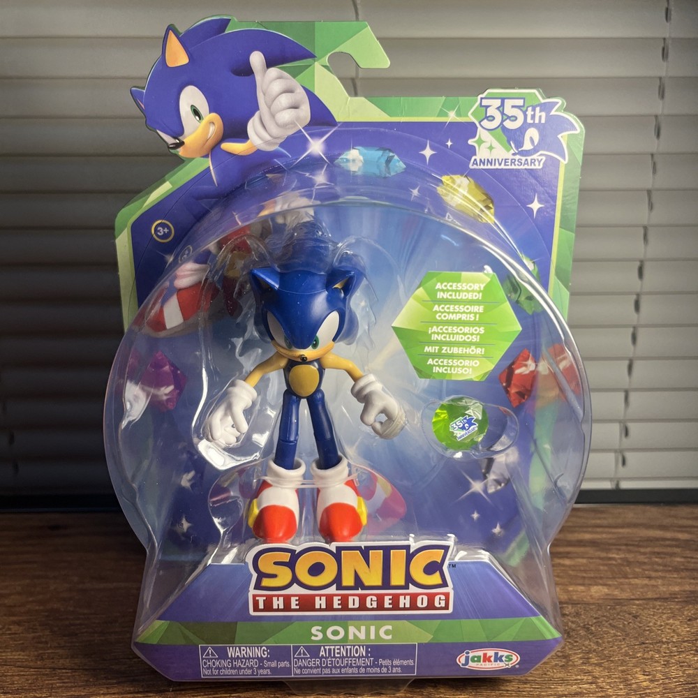 Sonic the Hedgehog 35th Anniversary Sonic 4in Figure w/ Green Emerald In Stock