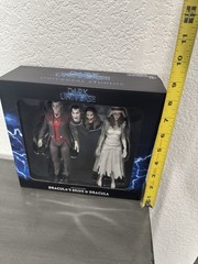 Epic Universe – Dark Universe Dracula’s Bride and Dracula Action Figure NEW