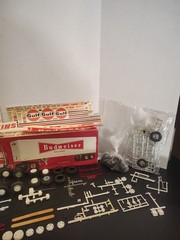 Budweiser Fruehauf 40′ Hauler 1:25 Model Kit AMT Vintage MIB T552 PARTS LOT