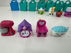 Shopkins Lot Of 23 Different Mini Figures & Bags Moose Enterprise