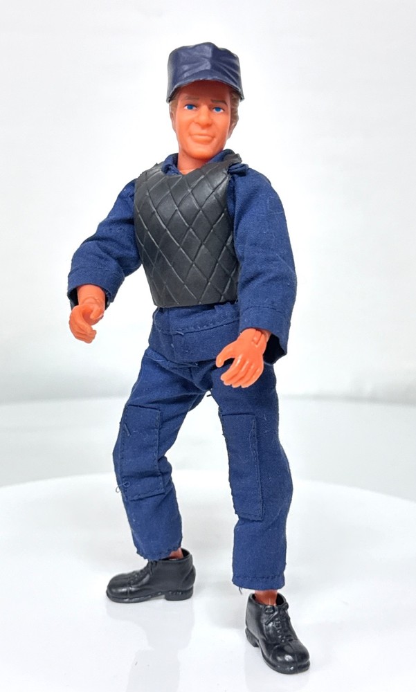 Vintage 1970′ s – S.W.A.T – Luca – 8″ Action Figure – LJN Mego – 1976