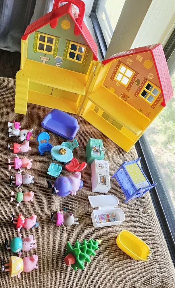 Peppa Pig 24pc Dollhouse Playset W/ Figures, Furniture, Christmas Tree, Unicorn
