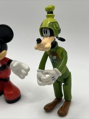 DISNEY GOOFY RACE CAR DRIVER PVC FIGURE/2010 Disney MM Race Cake Topper