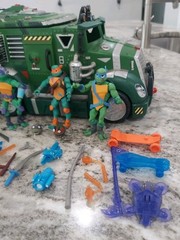 2002 Teenage Mutant Ninja Turtles Action Figure Battle Shell Armored Van & Xtra