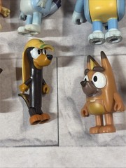 Bluey Playset, Golden Crown Restaurant Case & 15 Figures, Table, Chairs