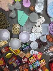 Miniverse Make It Mini & Real Brands Foods 160 Pieces ~ Sweets, Tables, Bowls
