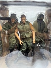 2000 The Ultimate Solder CP33669 Vietman Veterans Memorial Figure Se