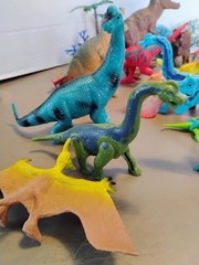 Lot of 100 Dinosaur Toys Mixed Rubber & Plastic Figures Unknown Brands