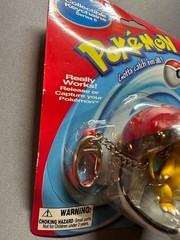 Vintage Dragonite Pokemon Factory Sealed Keychain Pokeball Basic Fun RARE