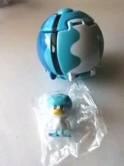 TOMY Pokemon Throw N Pop Poke Ball Mini Figures Ready to Battle Ultra Ball