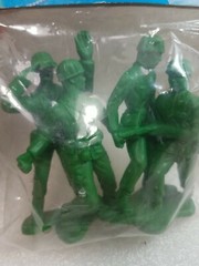 Military Action Figures ~ 4 Green & 4 Tan (8 Total) ~ 4″ Tall ~ Ages 3+