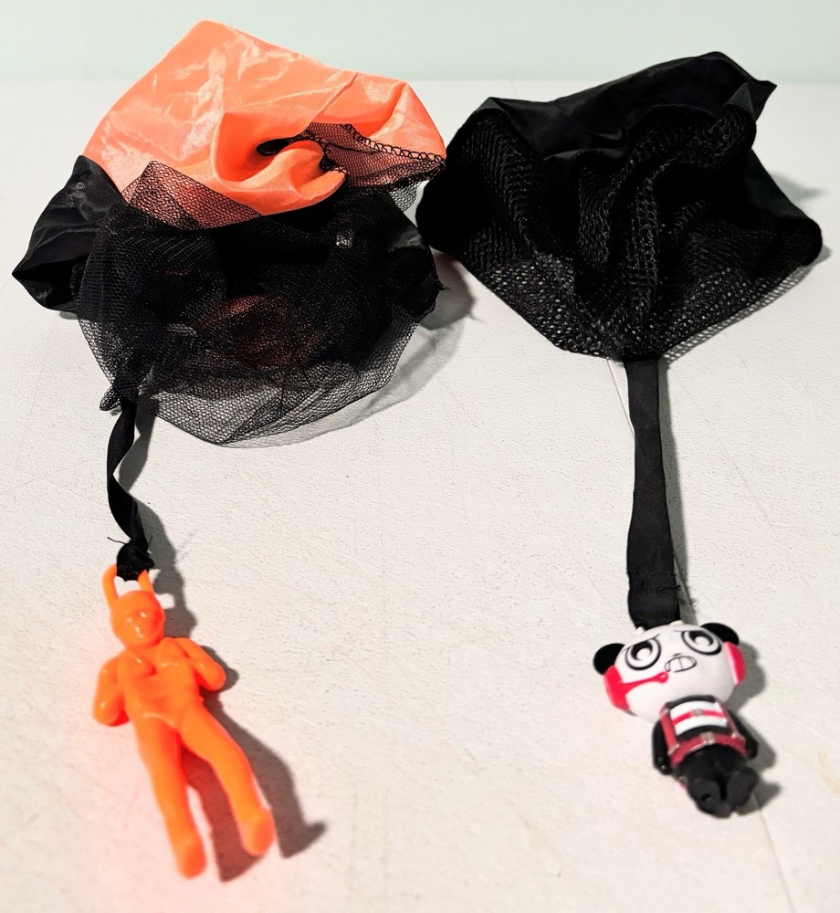 Ryans World Combo Panda 2″ Mini Figure and Black Parachute And Orange Army Guy