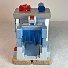 Thomas Wooden Railway Sodor Scrub & Shine 2004 w/ 2 RR Signs – No Sound/Lights
