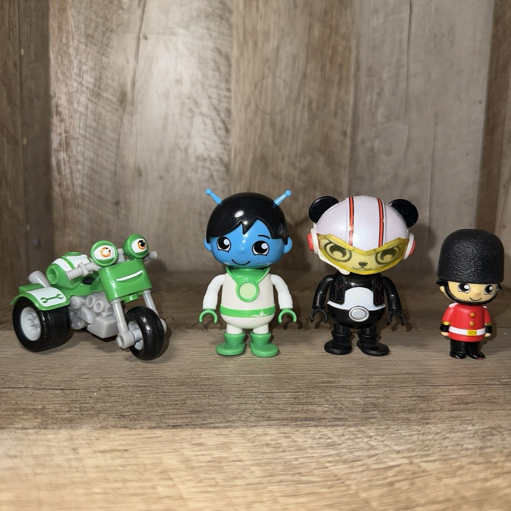 ⭐️ Ryan’s World Tour United Kingdom – Blue Martian Alien – Combo Panda Racer
