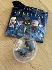 Solo Leveling PhatMojo Series 1 Blind Bag Mini Figure – Sung Jinwoo Gray Dagger