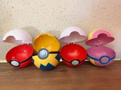 Pokémon PVC lot of 16 mini figures & 4 balls Pokeball