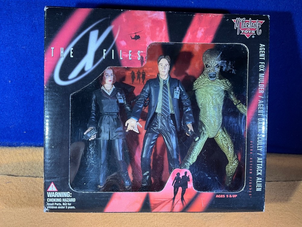 W13-15 THE X FILES ACTION FIGURE 3 PIECE SET – AGENT MULDER, SCULLY & ALIEN -NIB