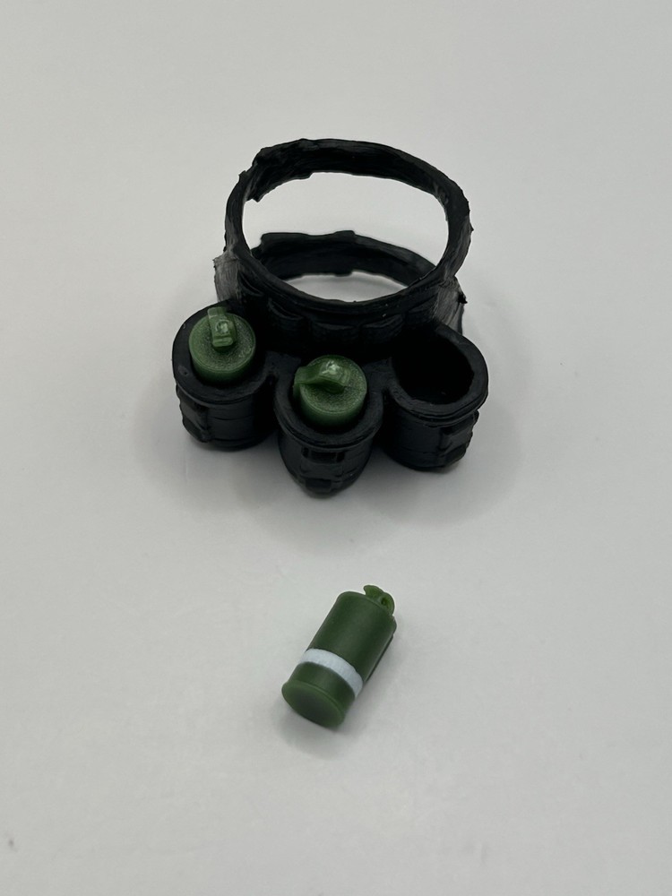 Valaverse Action Force Corsairs Tear Gas & Leg Holder Fodder 1/12 Scale