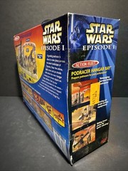 Star Wars Episode 1 Podracer hanger Bay with Pit Droid and Pit Mechanic SEALED