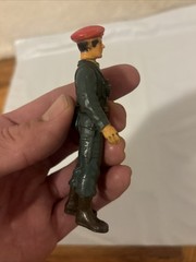 Vintage Military One Red Beret Solder Figure, Porto Play 1982 FREE SHIP