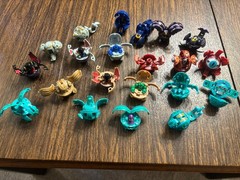 BAKUGAN BATTLE BRAWLERS LOT Of 21 IN Double Storage Case Red/Grey- NO CARDS!!