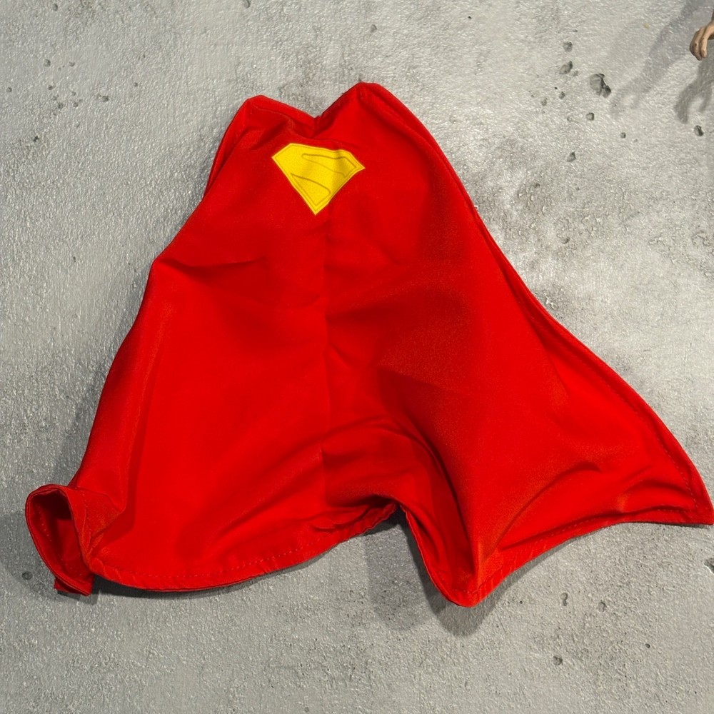 SU-MF-JSUP: Red Wired Cape with logo for 7″ McFarlane Movie Superman (2025)