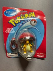 Vintage Dragonite Pokemon Factory Sealed Keychain Pokeball Basic Fun RARE