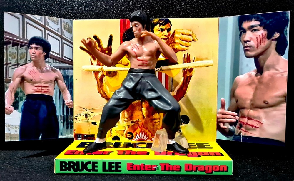 BRUCE LEE 🥋 ENTER THE DRAGON 🥋 Action Figure on Custom Design Display Diarama