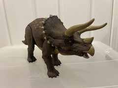 Jurassic Park World Dinosaur Habitat Defender Triceratops Figure Dino Trackers 1