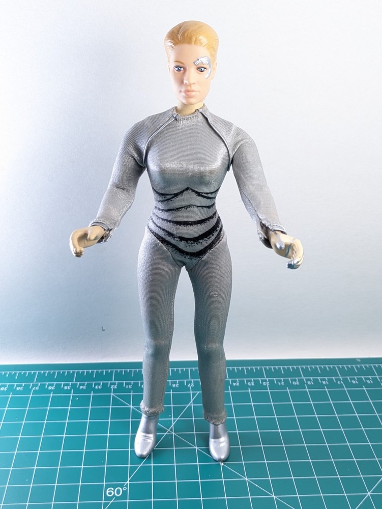 ’98 Playmates Star Trek Warp Factor Series 4 Seven of Nine Voyager 9″ Figure