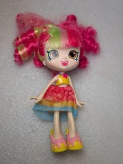 Shopkins Smoothie Truck with Figures and Shoppie Donatina World Vacation Doll
