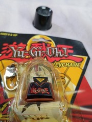 Yu-Gi-Oh! Series 1 Duel Monster Spin Keychain Blue-Eyes White Dragon 1996 – NEW