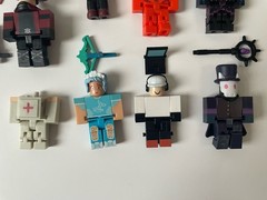 R0BL0X Toys Action Figures Lot Of 10 Figure Pack & Accessories NO CODES
