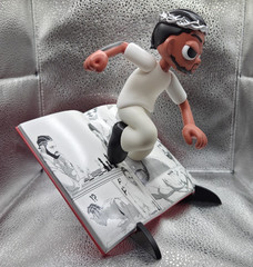 THE CANVAS DON – KENDRICK LAMAR – “THE CROWN” – RARE VINYL FIGURE – PLEASE READ!