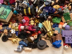 LOT OF 20+LBS OF ROBLOX FIGURES PARTS & PIECES-free shipping