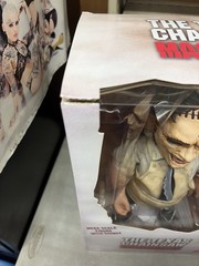 Leatherface The Texas Chainsaw Massacre Mezco MDS Mega Scale 15inch