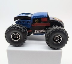 Marvel Regener8’rs Avengers Flippable Customizable Reversible Car