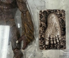 Mezco Cryptozoology Bigfoot 4″ Figure/Toy & Foot Print 2003