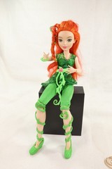 Mattel DC Super Hero Girls 2015 Pooison Ivy Batman Viallan Doll 12″ posable