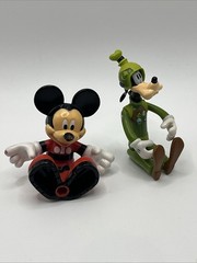 DISNEY GOOFY RACE CAR DRIVER PVC FIGURE/2010 Disney MM Race Cake Topper