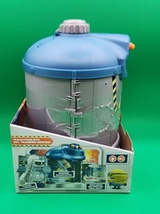 Despicable Me 4 Mega Minions Jerry Transformation Chamber Playset Brand New