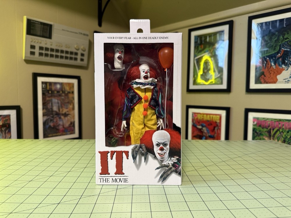 PENNYWISE IT (1990 Movie) 8″ inch Clothed Action Figure NECA NEW 2021