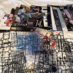 HUGE LOT BANDAI GUNDAM Model Kit PIECES Figures Weapons, Accessories Manuals