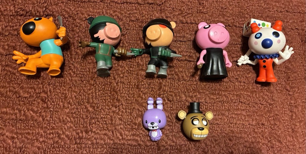 PIGGY Minifigure Figures Mini Toon Phat Mojo PVC Set of 4 Plus 2 Mini FNAF Figs
